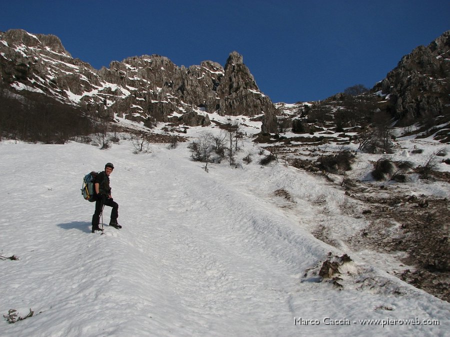 05_Nel canale della valanga.JPG